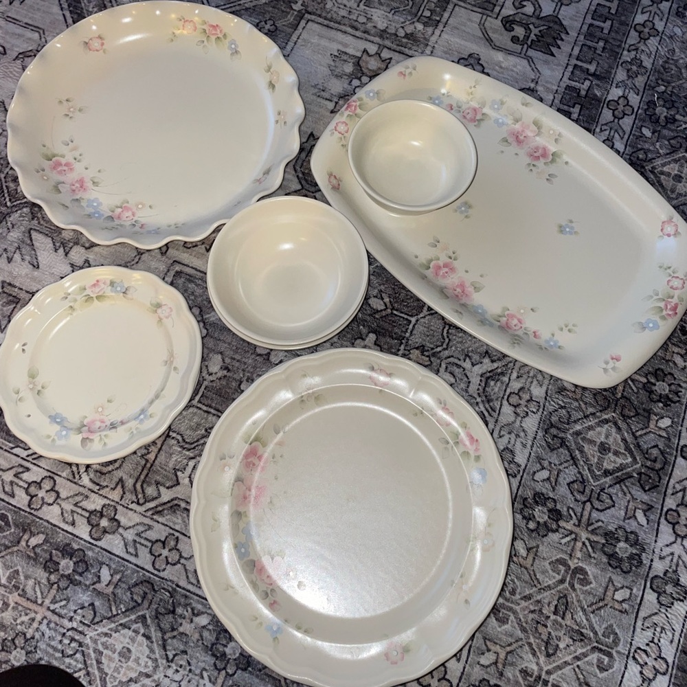 Pfaltzgraff Floral Dinnerware Set with Pink and Blue Accents